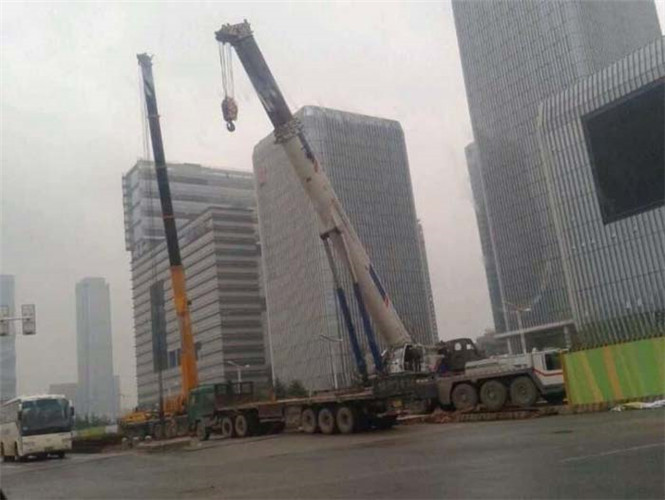 文昌市“自动找平”—— 吊车的 “平地神器” 技术