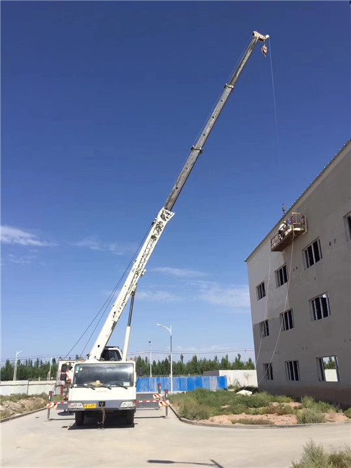 文昌市“轻装强干”—— 吊车的 “轻量化臂架” 技术